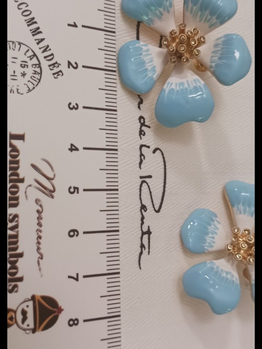 Oscar de la Renta Blue and White EARRINGS, SIGNED - Picture 5 of 7